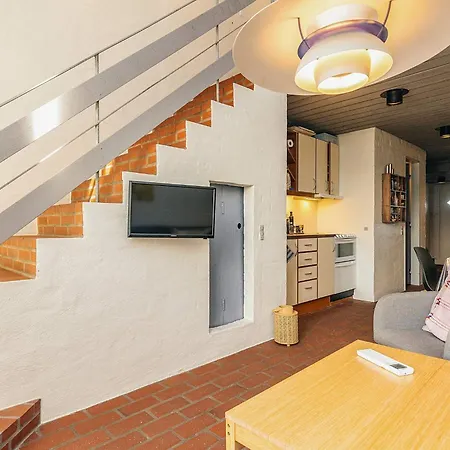 Apartment 6 Person In