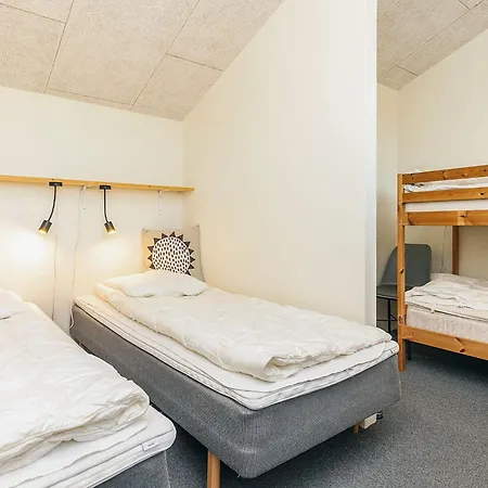 6 Person In Apartman
